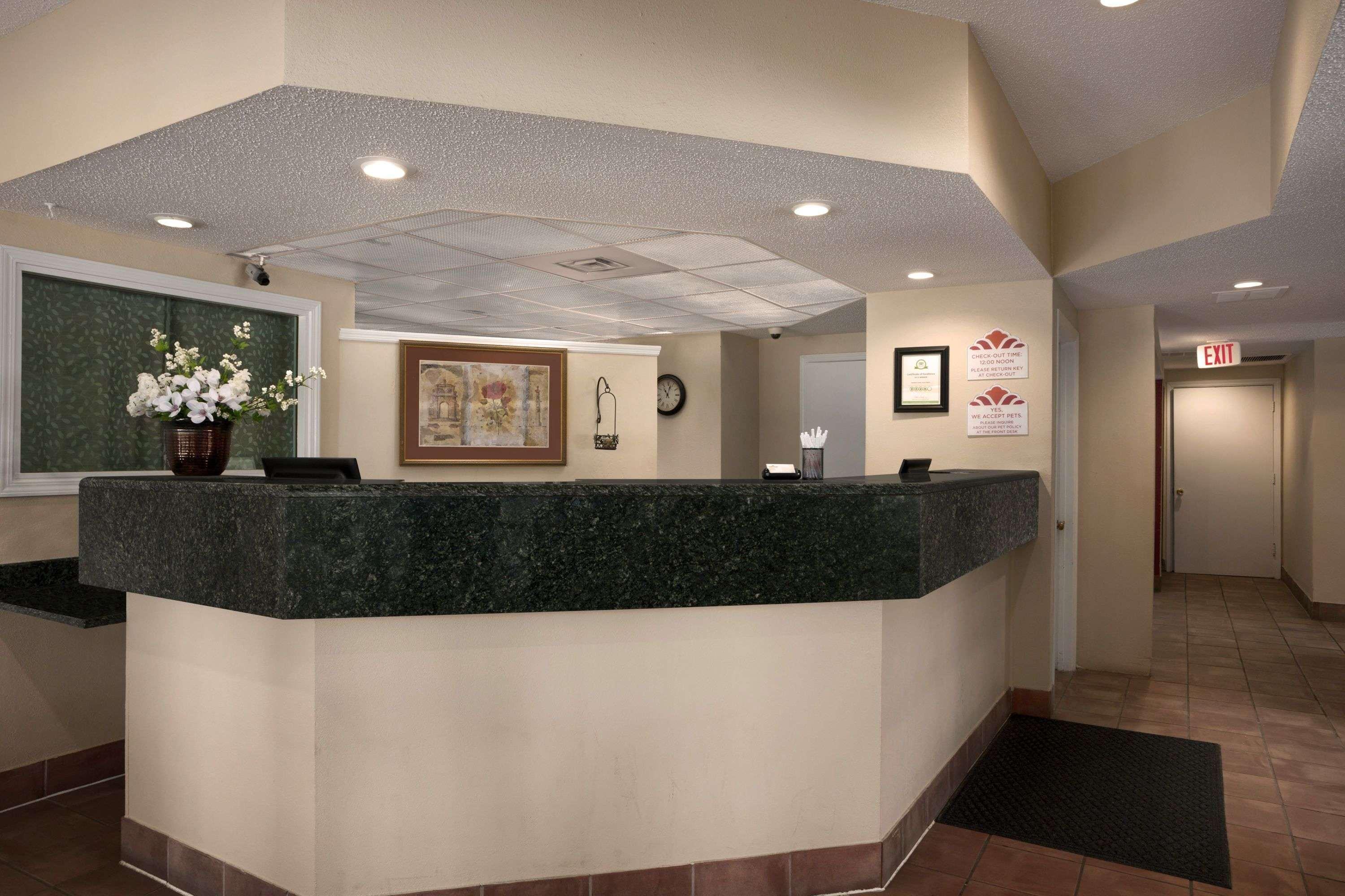 Affordable Suites Of America Grand Rapids Kentwood Exterior photo