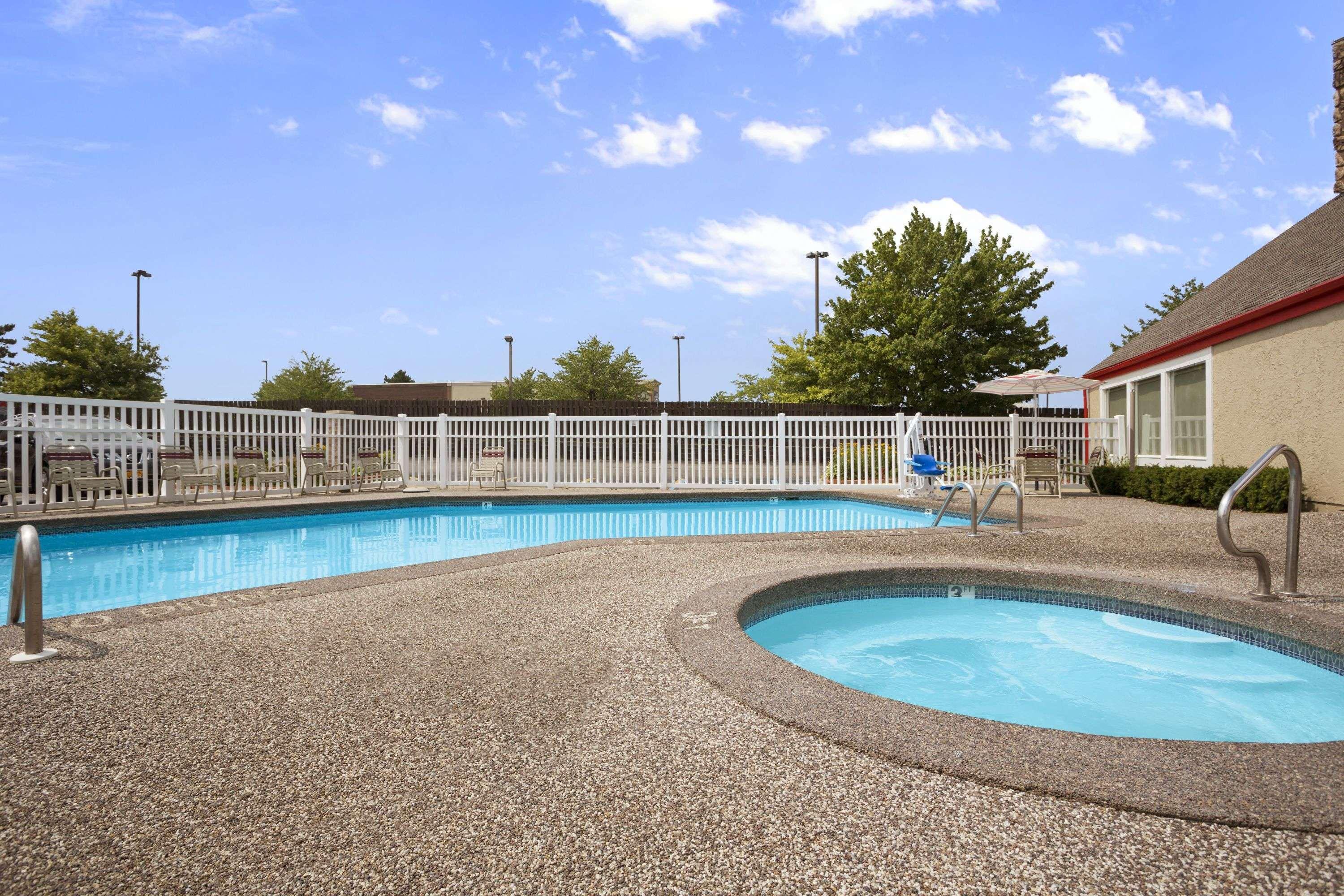 Affordable Suites Of America Grand Rapids Kentwood Exterior photo
