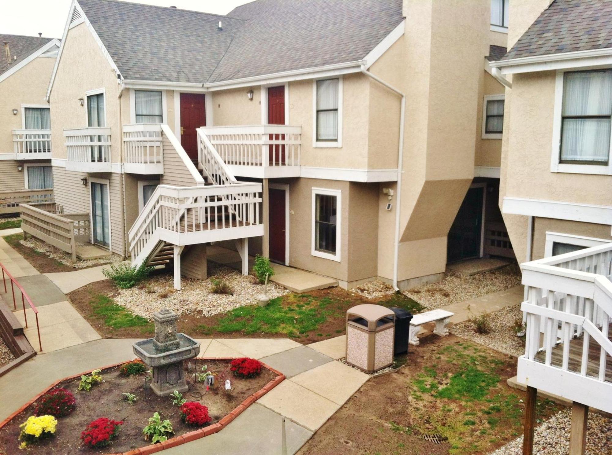 Affordable Suites Of America Grand Rapids Kentwood Exterior photo