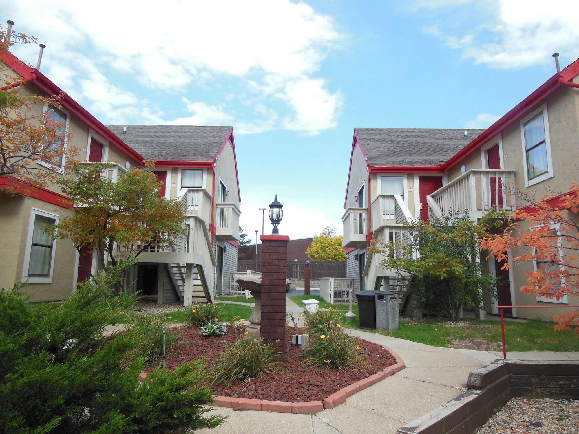 Affordable Suites Of America Grand Rapids Kentwood Exterior photo