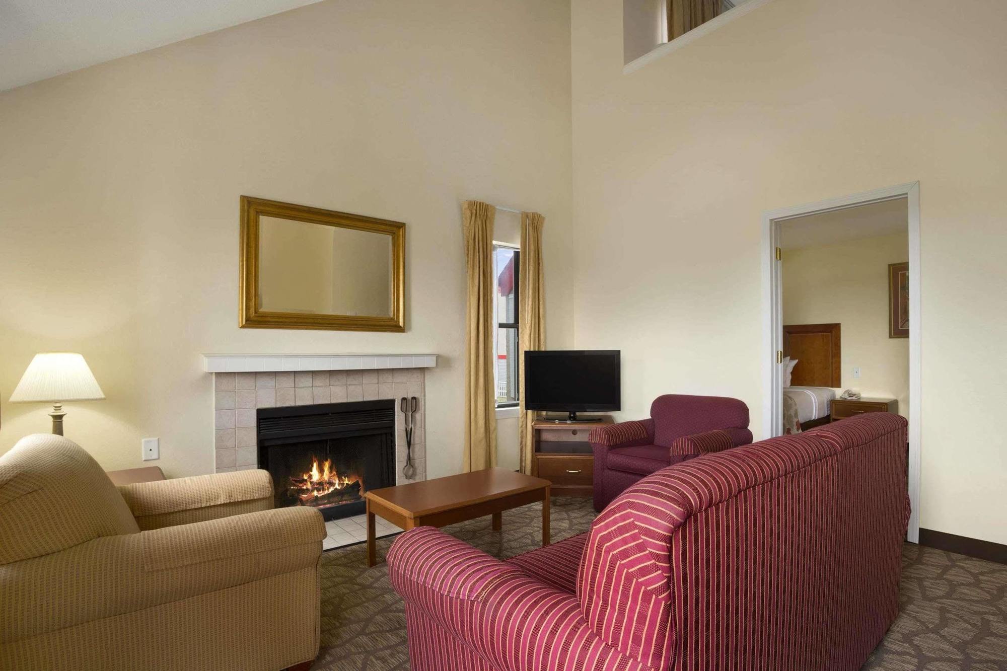 Affordable Suites Of America Grand Rapids Kentwood Exterior photo